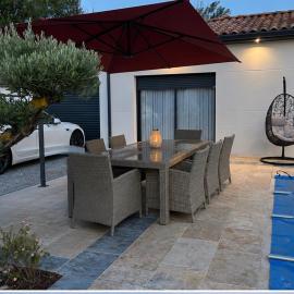 Villa contemporaine avec piscine près de Toulouse, hotelli kohteessa Carbonne