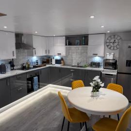 Stone's Throw Cottage - A Hebridean Escape, hotell i Eilean Kearstay