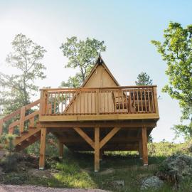 Cozy Woodland Glamping Tent with Private Deck, hotel a Hermosa