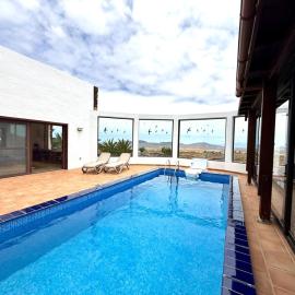 Casa Estela, hotel i Villaverde