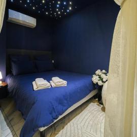 LA SECRET ROOM - suite de luxe avec jacuzzi, hotelli kohteessa Livron-sur-Drôme