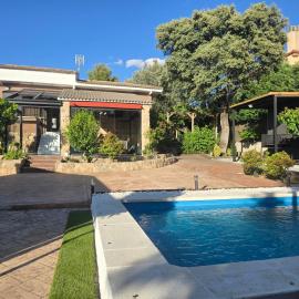 La Casita en Maello - chalet privado con piscina, barbacoa y chimenea, hotel u gradu 'Maello'