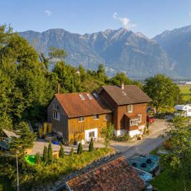 Private Room in an old Farmhouse near Vaduz, hotel en Sevelen