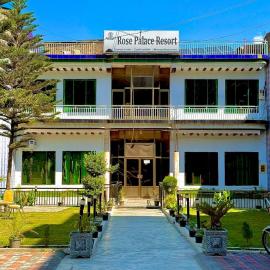 Rose Palace Hotel Resort, Umairs Haven Residences Swat, Hotel in Mām Derai