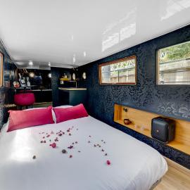 Love Room sur l'eau & Rooftop, hotel a Asnières-sur-Seine