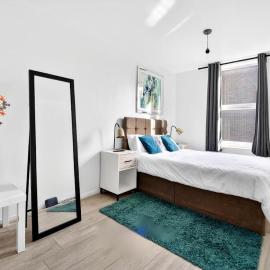 Bright & Spacious 2BR Flat - Near Crystal Palace