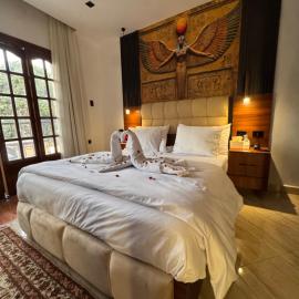 Zeina Pyramids View Hotel, hotelli Kairossa