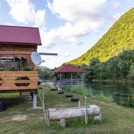 Vikendica Na Plivi E&M, hotel di Šipovo