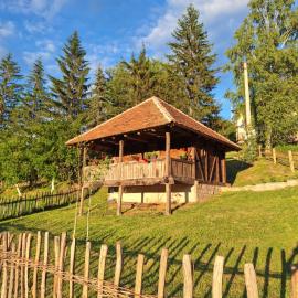 Etno selo Toplina duše, hotel a Pavlica