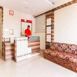 Hotel O Unique Inn, hotel en Dhule