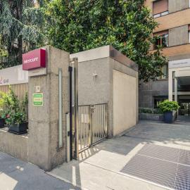 Hotel Mercure Milano Solari, хотел в Милано
