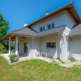 Villa des Amarylis - 3 bedrooms, parking, and garden, hotel in Aix-les-Bains