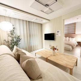 Spacious 2BR 3BR Suite Near Hongdae Free Parking
