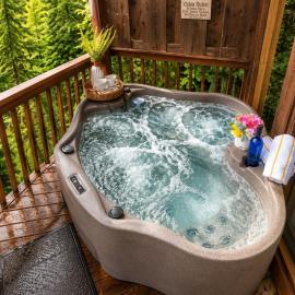 Smoky Cabin Near Dollywood Hot Tub & Pool Table