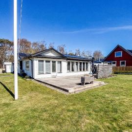 4 Bedroom Cozy Home In Mellbystrand