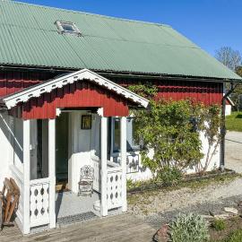 Awesome Home In Lärbro With House Sea View, hotel en Lärbro