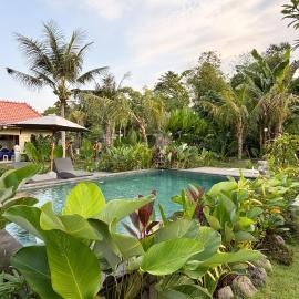Laksmi Viridis Villas with Bathtub and Sharing Pool, hotel Blahbatu városában