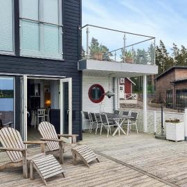 Cozy Home In Brommösund With Lake View, hotel en Brommösund