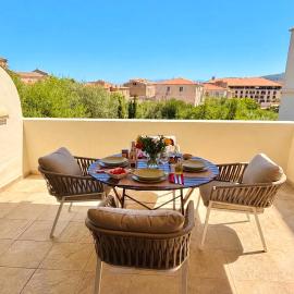 APPART CLIMATISE / TERRASSE A 2 MIN DE LA PLAGE