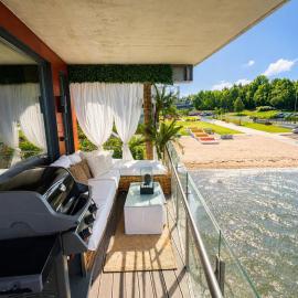Luxurious Central Apartment located on the city beach, viešbutis mieste Tionsbergas