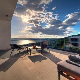 Luxurious Sea-view 3BR Apartment with Private Pool-Villa Quadris-Crikvenica