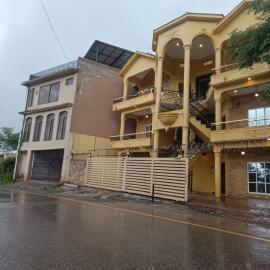 ROYAL VILLA Bhurban, hôtel à Murree