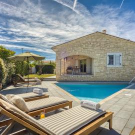 Villa Mariva by Qubo Villas, hotel Krmedben