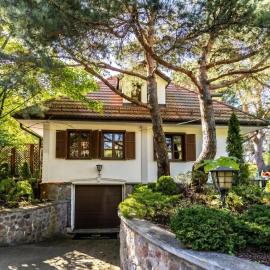 Golden Villas - Forest Retreat with Jacuzzi and Garden View