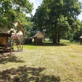 Camping Onlycamp Veuzain-sur-Loire, hotel in Veuzain-sur-Loire