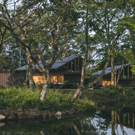 Earthboat Nasu - Glamping Cabin with Private Wood-Fired Sauna & Onsen, Pet-Friendly & Cage-Free, hotel din Nasu