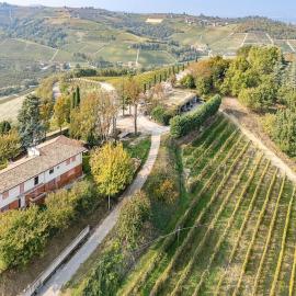 A family home in the heart of the Langhe!
