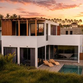Glass House 2BR Villa in Rice Filed, Ubud – hotel w mieście Mantaak