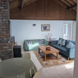 The Stables, hotel in Aglish