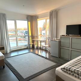 Gemütliches Doppelzimmer Gemeinschaftsbad, hotel en Dingolfing
