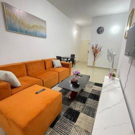 Appartement meublé T2 avec jardin et cour arrière dans la cité résidentielle Marina, hotel em Bingerville