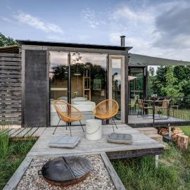 Chata Vesna by TwoFingers glamping, hotel in Dolany