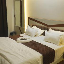 Shaahi Resort Harda，Bhunās的飯店