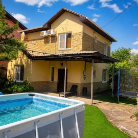 Sunny House Seaside, hotel in Zatoka
