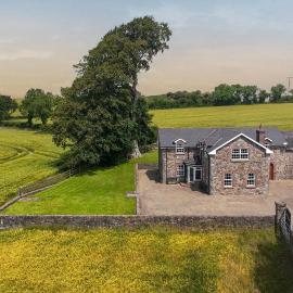 Stone House , Boyne Valley Views, מלון בDonore