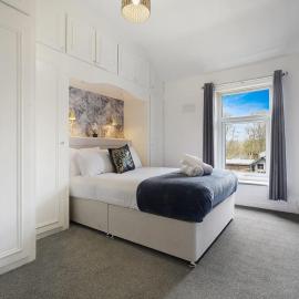 Work Friendly 3 Bed House with Sofa Beds that Sleeps 7