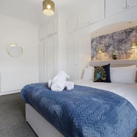 Work Friendly 3 Bed House with Sofa Beds that Sleeps 7