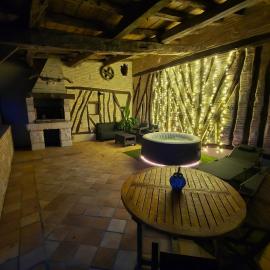 Jacuzzi Privatif Chauffé - Terrasse & Clim