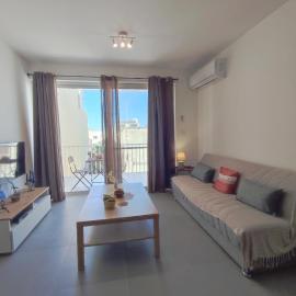 Bright & spacious 2 bedroom apartment with terrace GZ-YPIZ1-1, hotel in Għarb