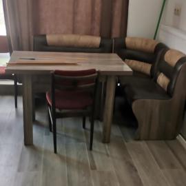 Auto, hotel u gradu Surami