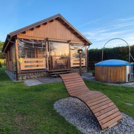 Siedlisko nr 5A nad jeziorem Skarlińskim, jezioro, mazury, domki letniskowe, bania