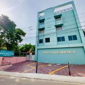 Breeza Residency, מלון בKazhakuttam