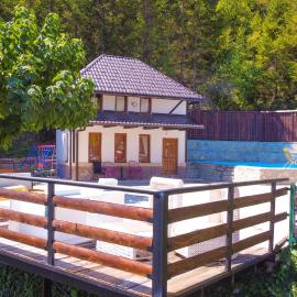 Inas & Lemia Poolside Haven
