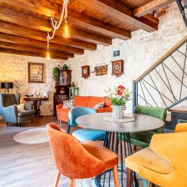 Traditional apartment Vedran in a stone house in the very center of Trogir
