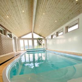 Hytte med basseng og jacuzzi med nydelig utsikt, hotel v destinaci Farsund