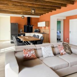 Gîte rénové, piscine et grand air - Ladinhac, hotel a Ladinhac